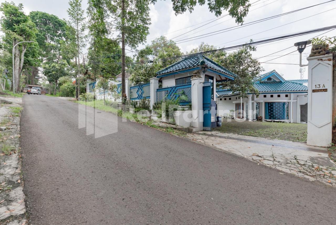 Biru Homestay Bandung Mitra Reddoorz Exterior foto
